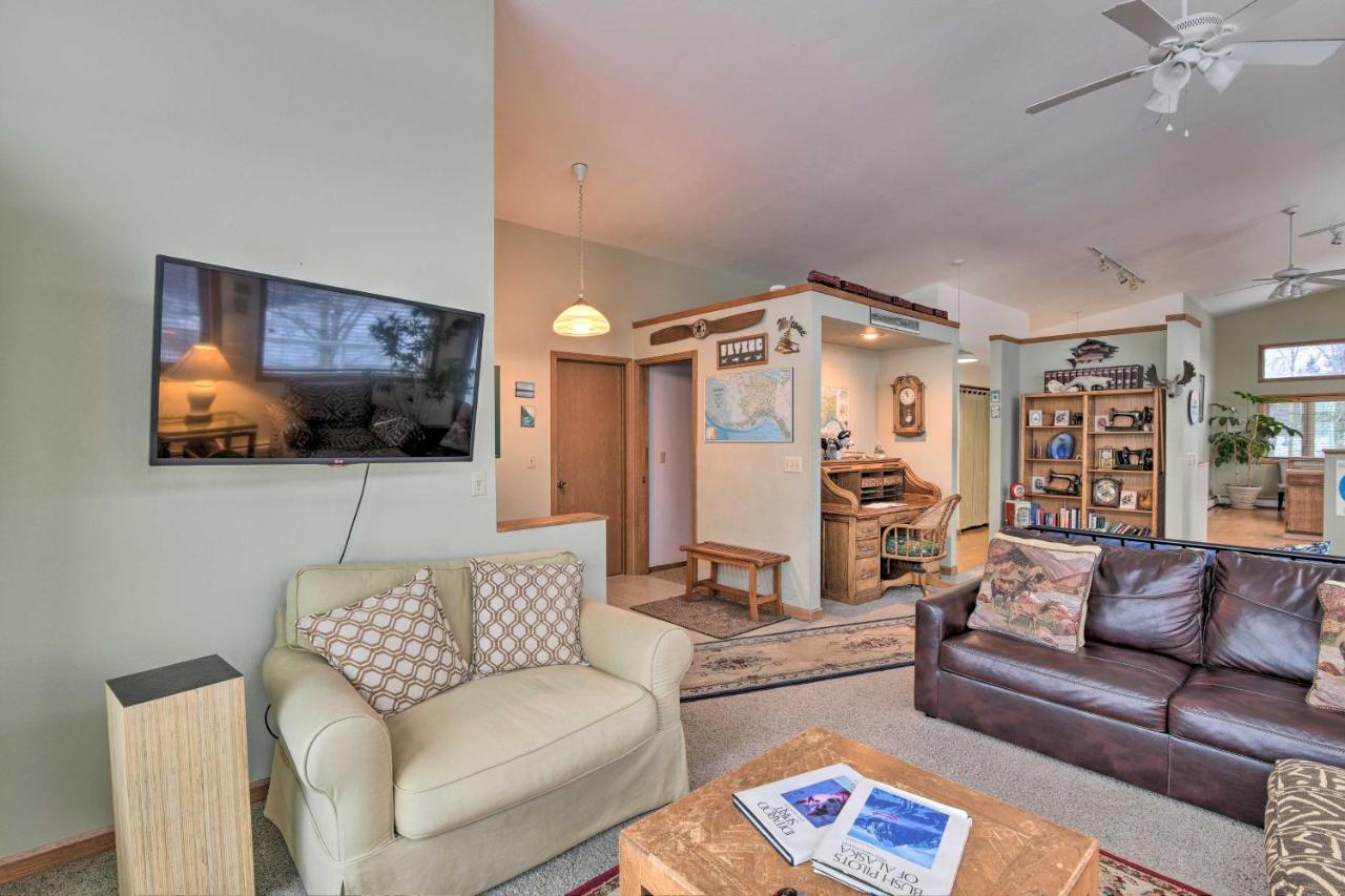 Spacious Family Home With Deck And Million-Dollar View أنكوراج المظهر الخارجي الصورة